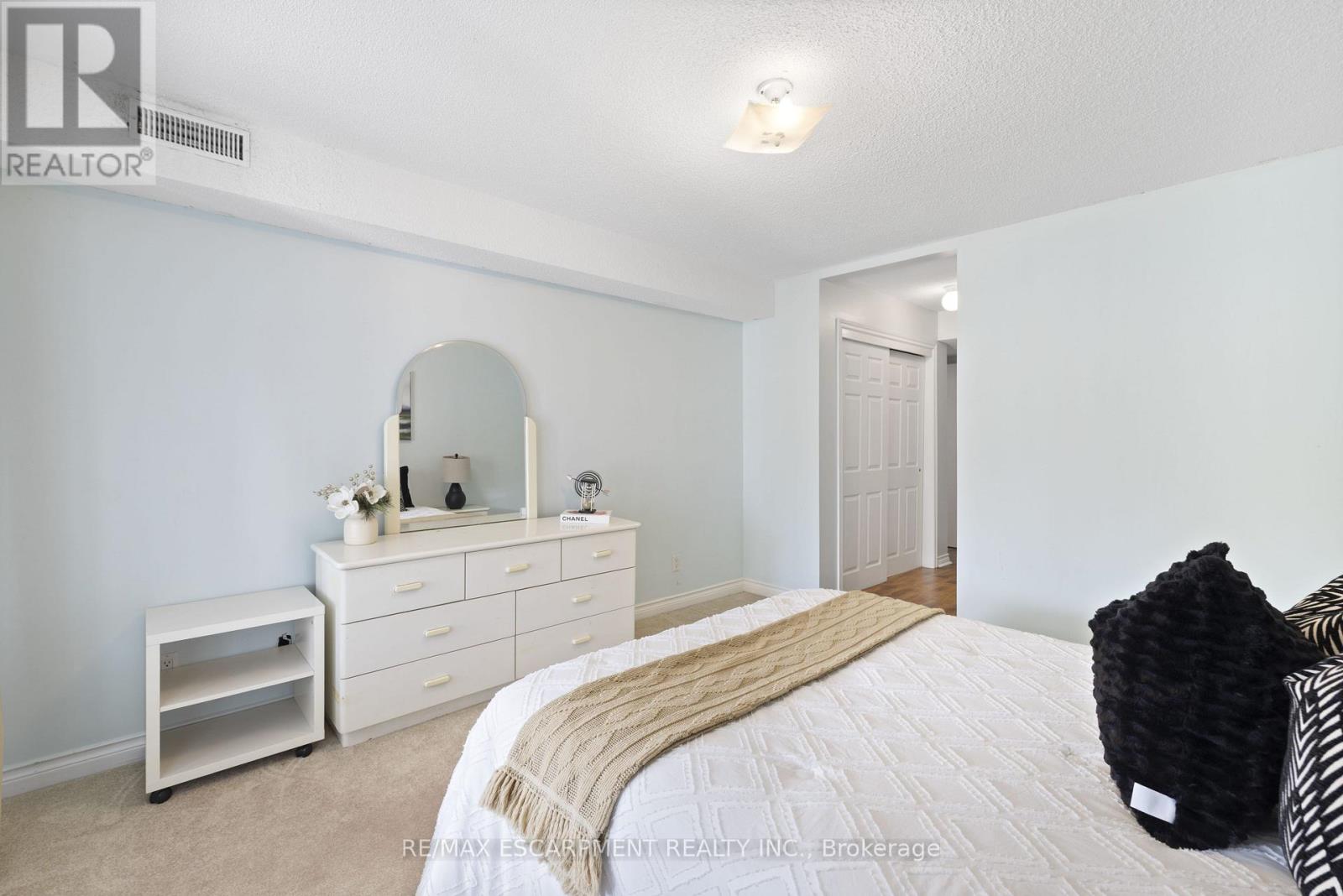 8 - 20 Mulligan Lane, Wasaga Beach, Ontario  L9E 1C4 - Photo 17 - S12488032