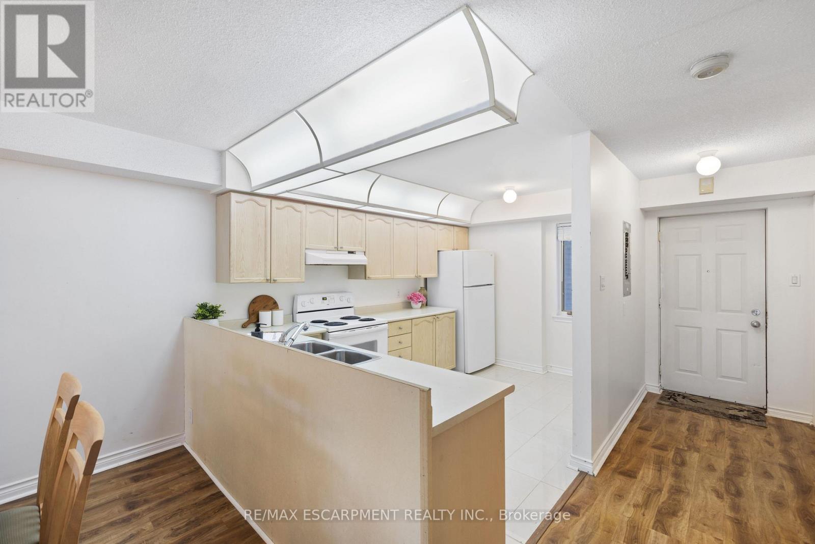 8 - 20 Mulligan Lane, Wasaga Beach, Ontario  L9E 1C4 - Photo 4 - S12488032