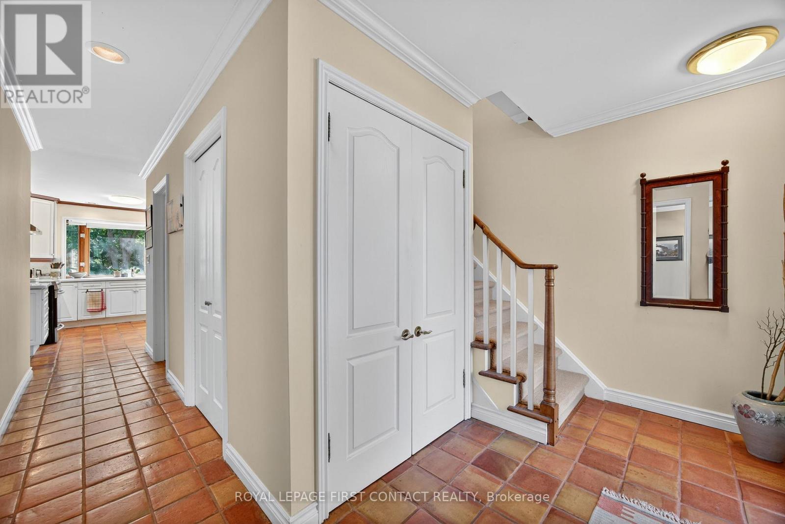 7 Maplecrest Road, Springwater, Ontario  L9X 0P8 - Photo 7 - S12488086