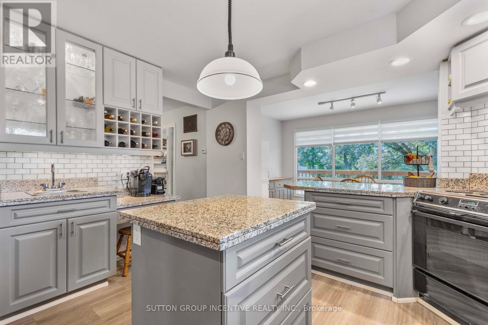 149 Blake Street, Barrie, Ontario  L4M 1K4 - Photo 11 - S12488328