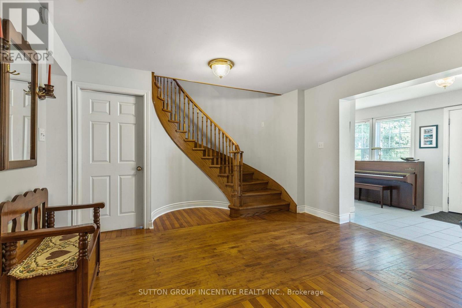 149 Blake Street, Barrie, Ontario  L4M 1K4 - Photo 4 - S12488328