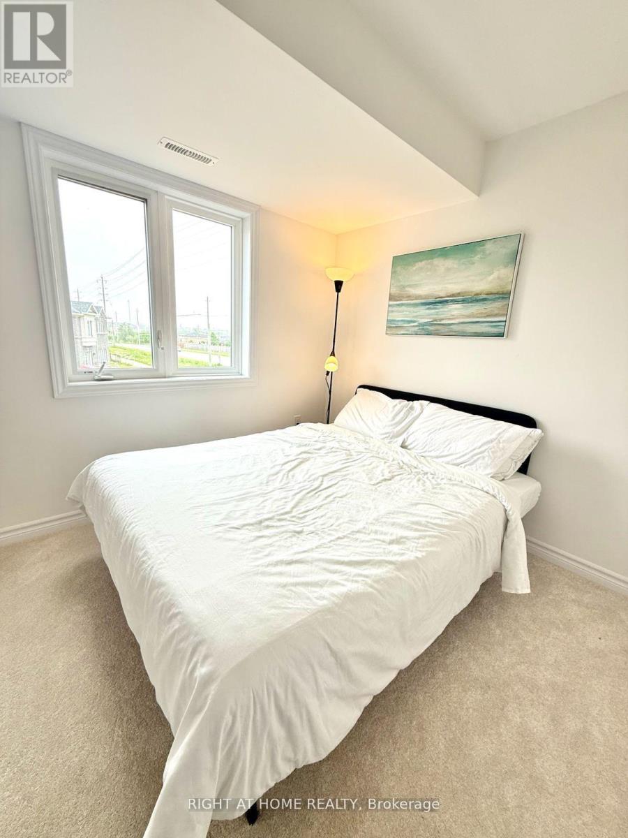 #2 - 31 Pumpkin Corner Crescent, Barrie, Ontario  L9J 0T5 - Photo 13 - S12488628