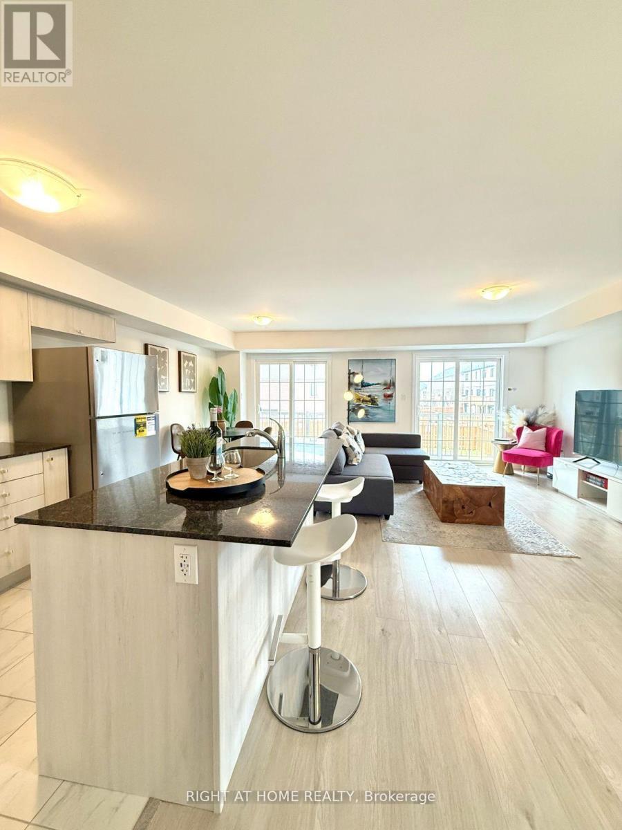 #2 - 31 Pumpkin Corner Crescent, Barrie, Ontario  L9J 0T5 - Photo 2 - S12488628