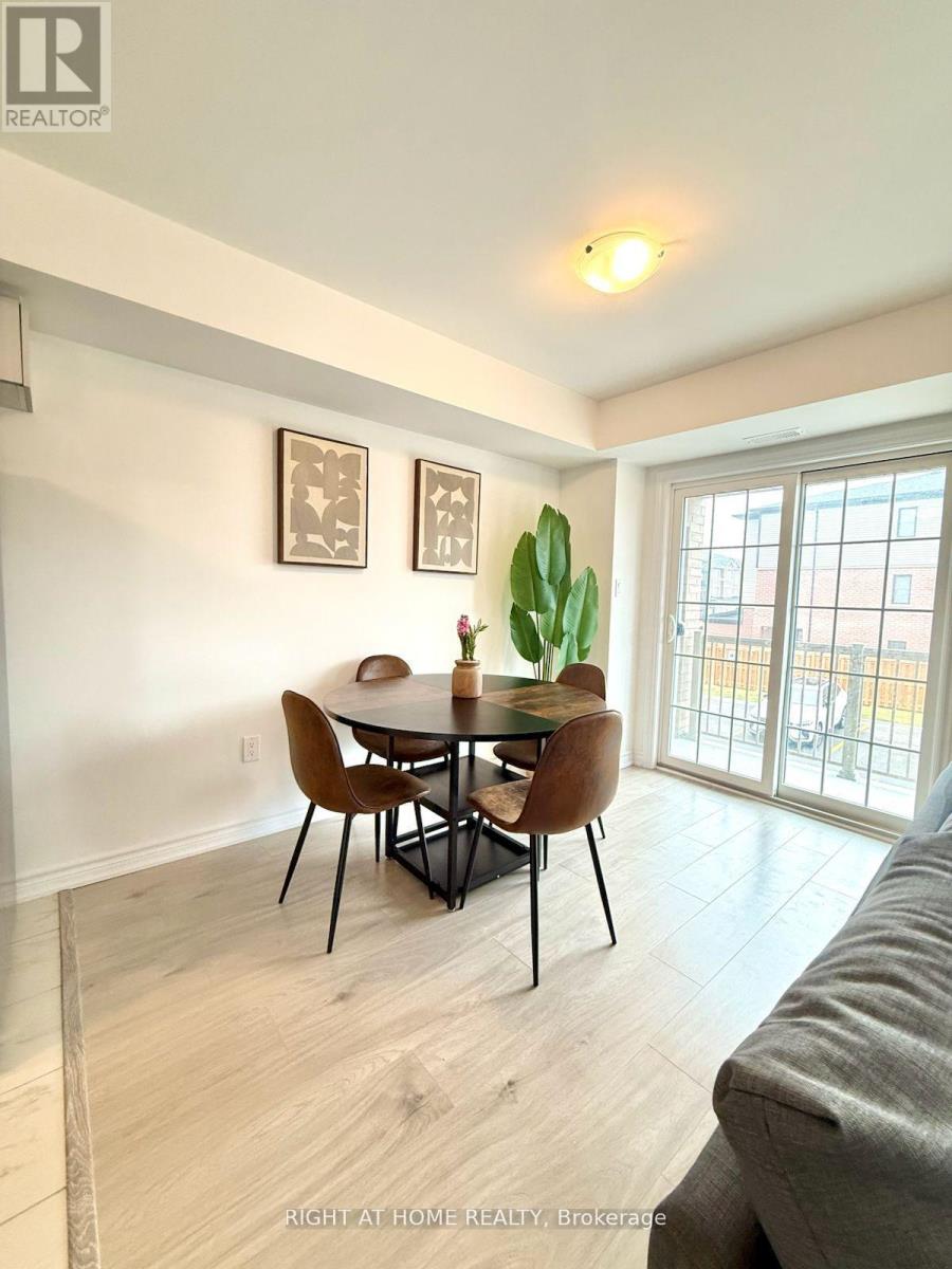 #2 - 31 Pumpkin Corner Crescent, Barrie, Ontario  L9J 0T5 - Photo 8 - S12488628