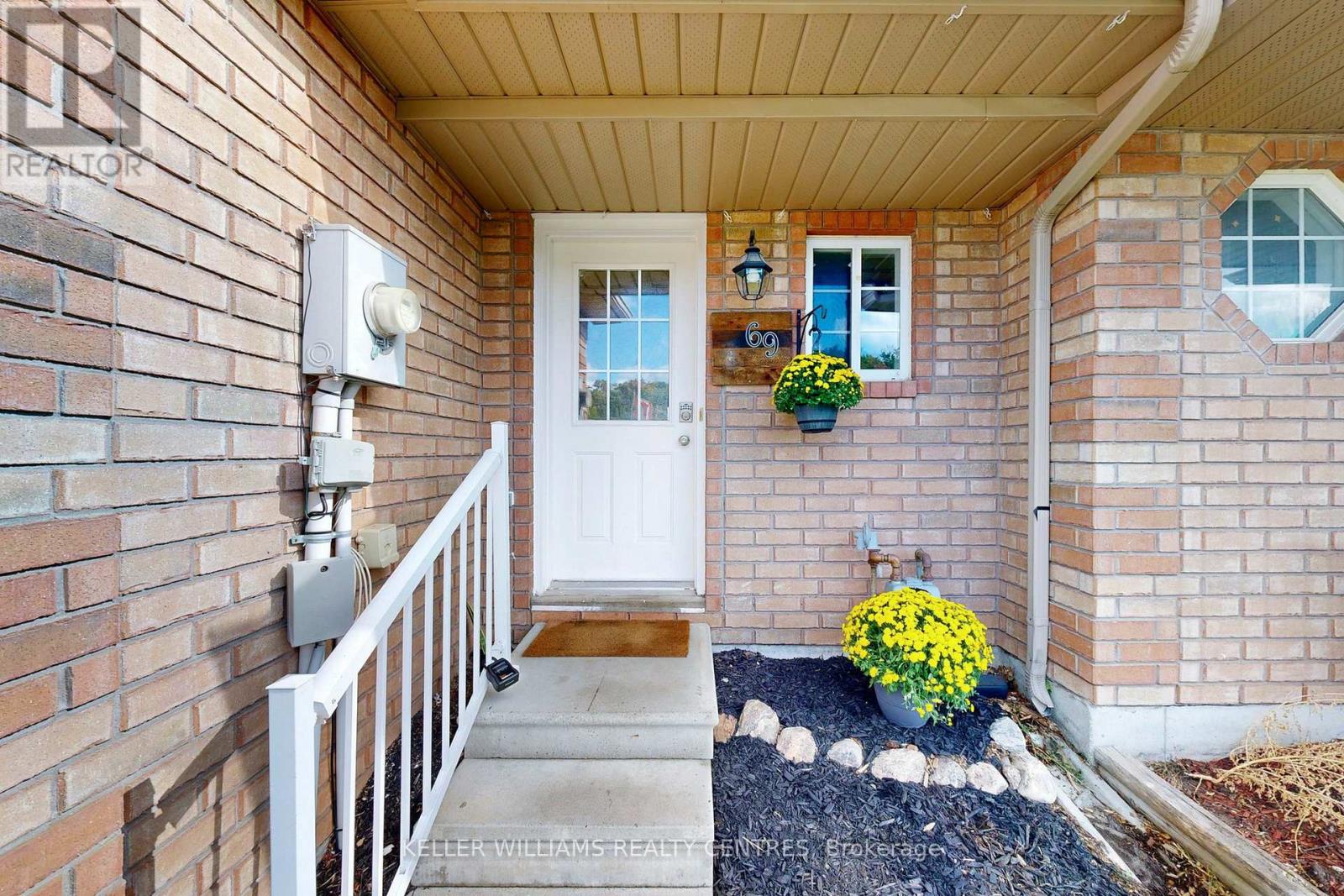 69 Goodwin Drive, Barrie (Painswick South), Ontario  L4N 5Z8 - Photo 2 - S12488794