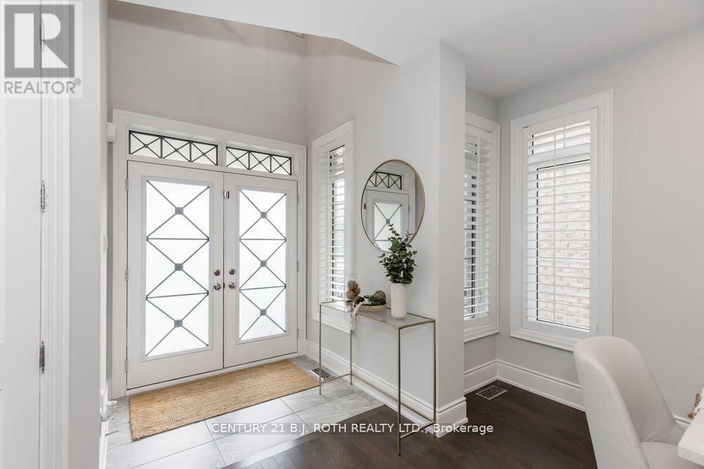 20 Westminster Circle, Barrie (Innis-Shore), Ontario  L4M 0A3 - Photo 3 - S12488890