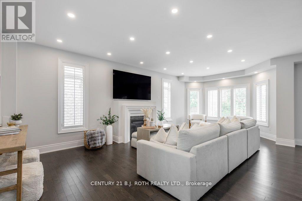 20 Westminster Circle, Barrie (Innis-Shore), Ontario  L4M 0A3 - Photo 8 - S12488890