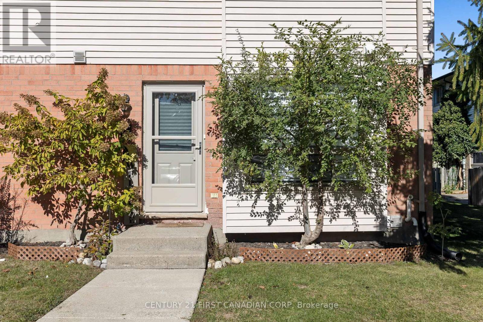 53 - 355 Sandringham Crescent, London South, Ontario  N6C 5K3 - Photo 2 - X12488964