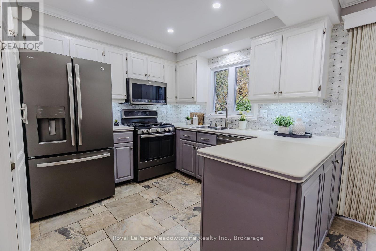 196 Chalmers Street, Oakville, Ontario  L6L 5R9 - Photo 19 - W12488954