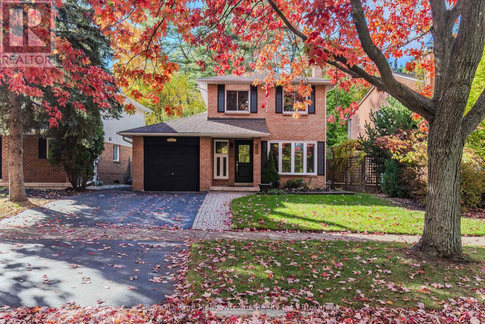 196 Chalmers Street, Oakville, Ontario  L6L 5R9 - Photo 2 - W12488954