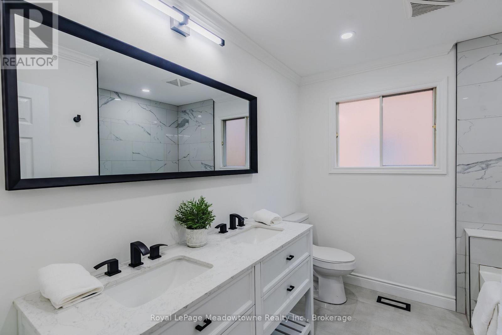 196 Chalmers Street, Oakville, Ontario  L6L 5R9 - Photo 27 - W12488954