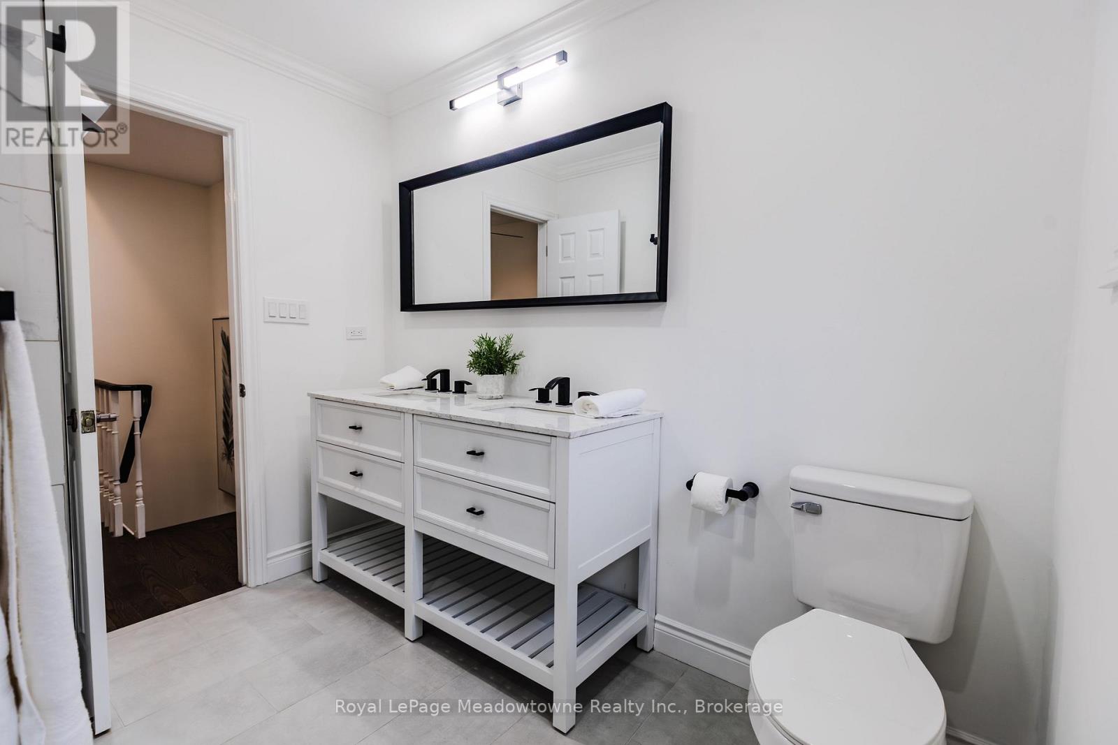 196 Chalmers Street, Oakville, Ontario  L6L 5R9 - Photo 29 - W12488954