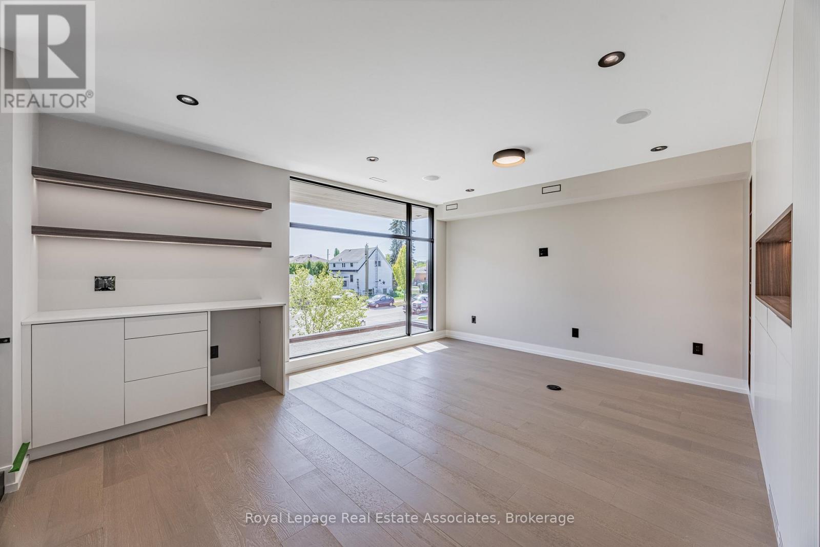 953 Halliday Avenue, Mississauga, Ontario  L5E 1P4 - Photo 10 - W12487767