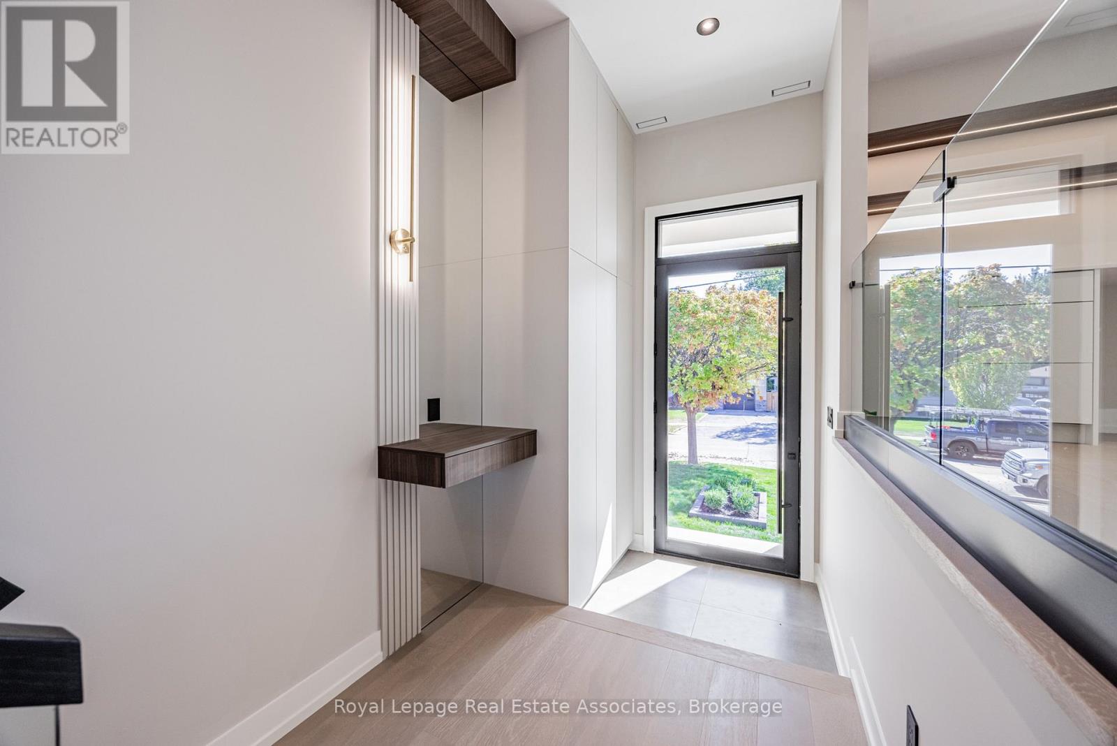 953 Halliday Avenue, Mississauga, Ontario  L5E 1P4 - Photo 2 - W12487767