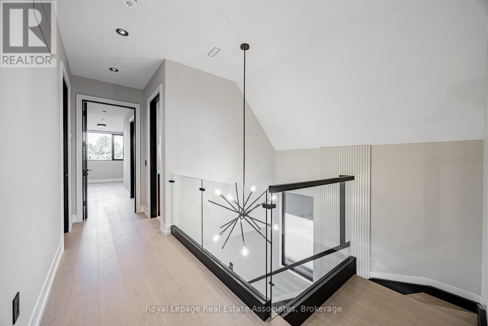 953 Halliday Avenue, Mississauga, Ontario  L5E 1P4 - Photo 23 - W12487767