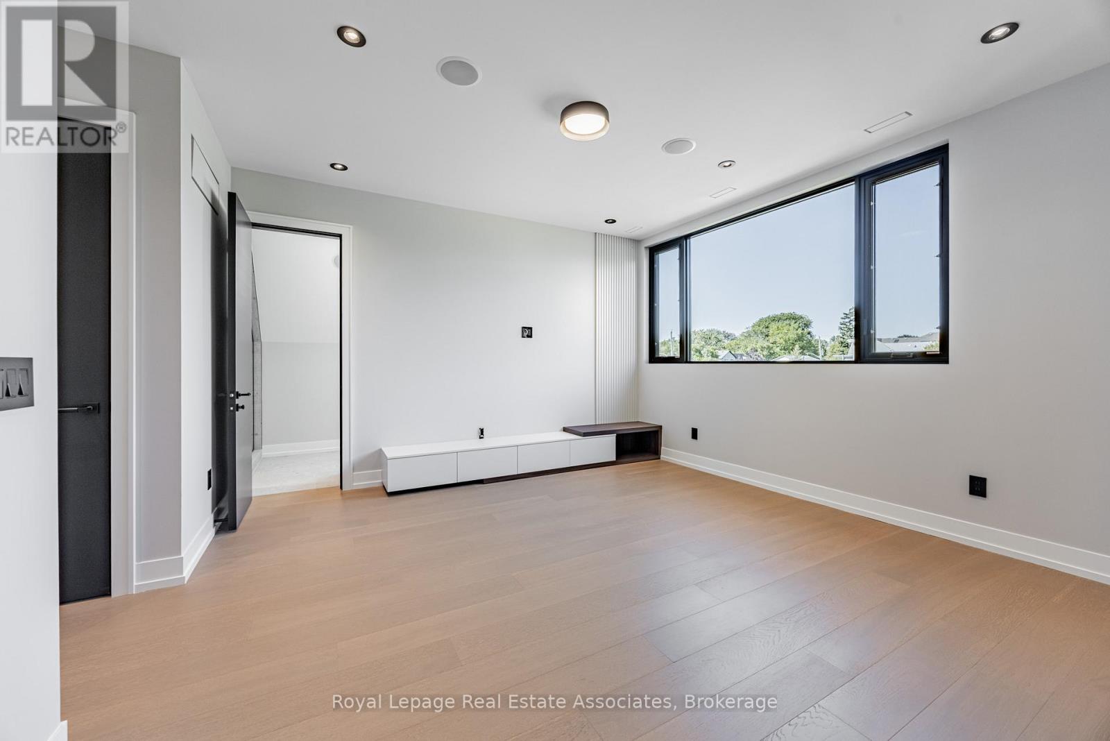 953 Halliday Avenue, Mississauga, Ontario  L5E 1P4 - Photo 26 - W12487767