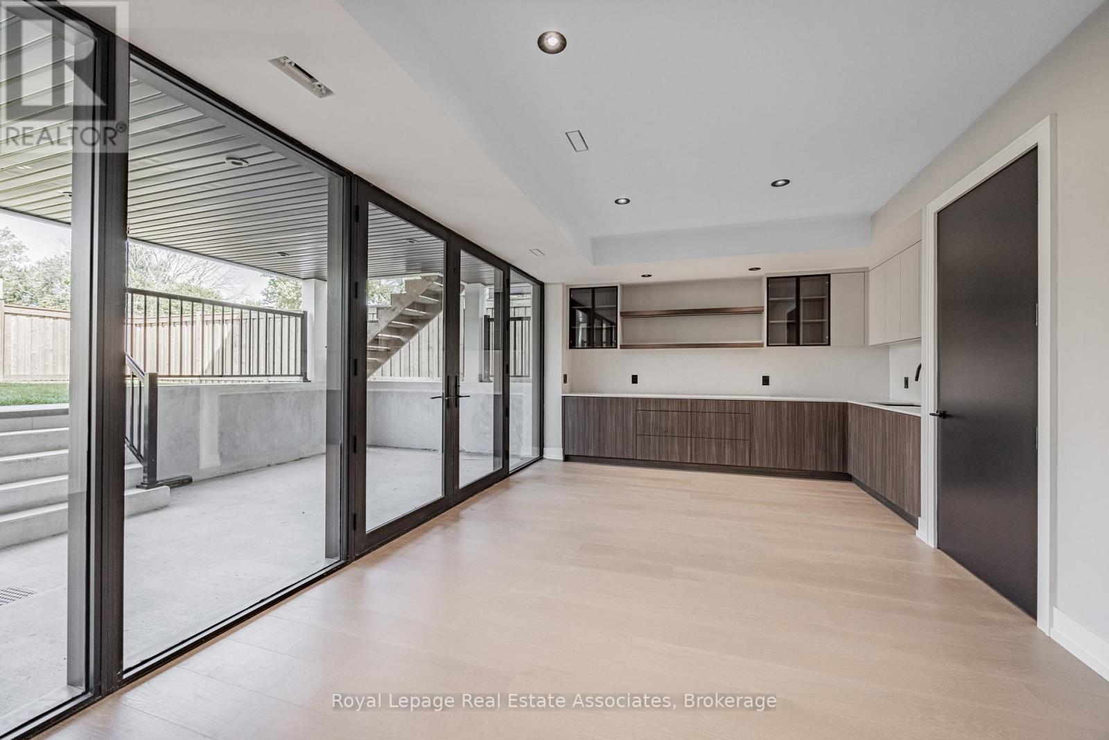 953 Halliday Avenue, Mississauga, Ontario  L5E 1P4 - Photo 30 - W12487767