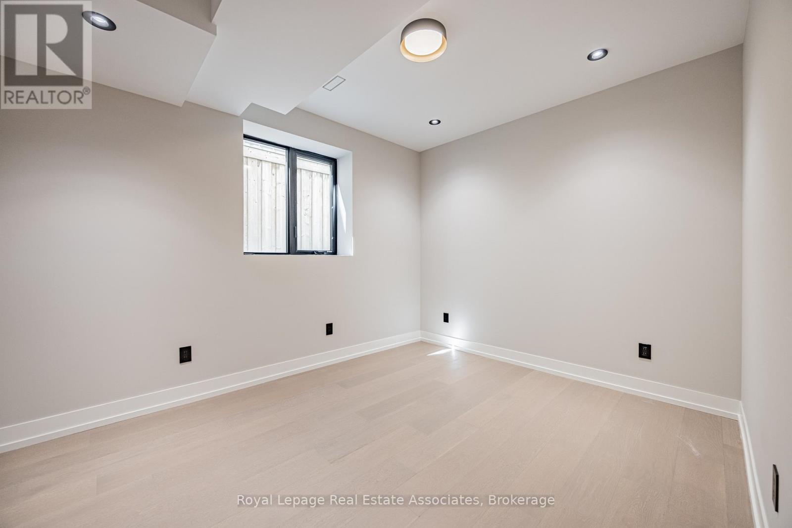 953 Halliday Avenue, Mississauga, Ontario  L5E 1P4 - Photo 31 - W12487767