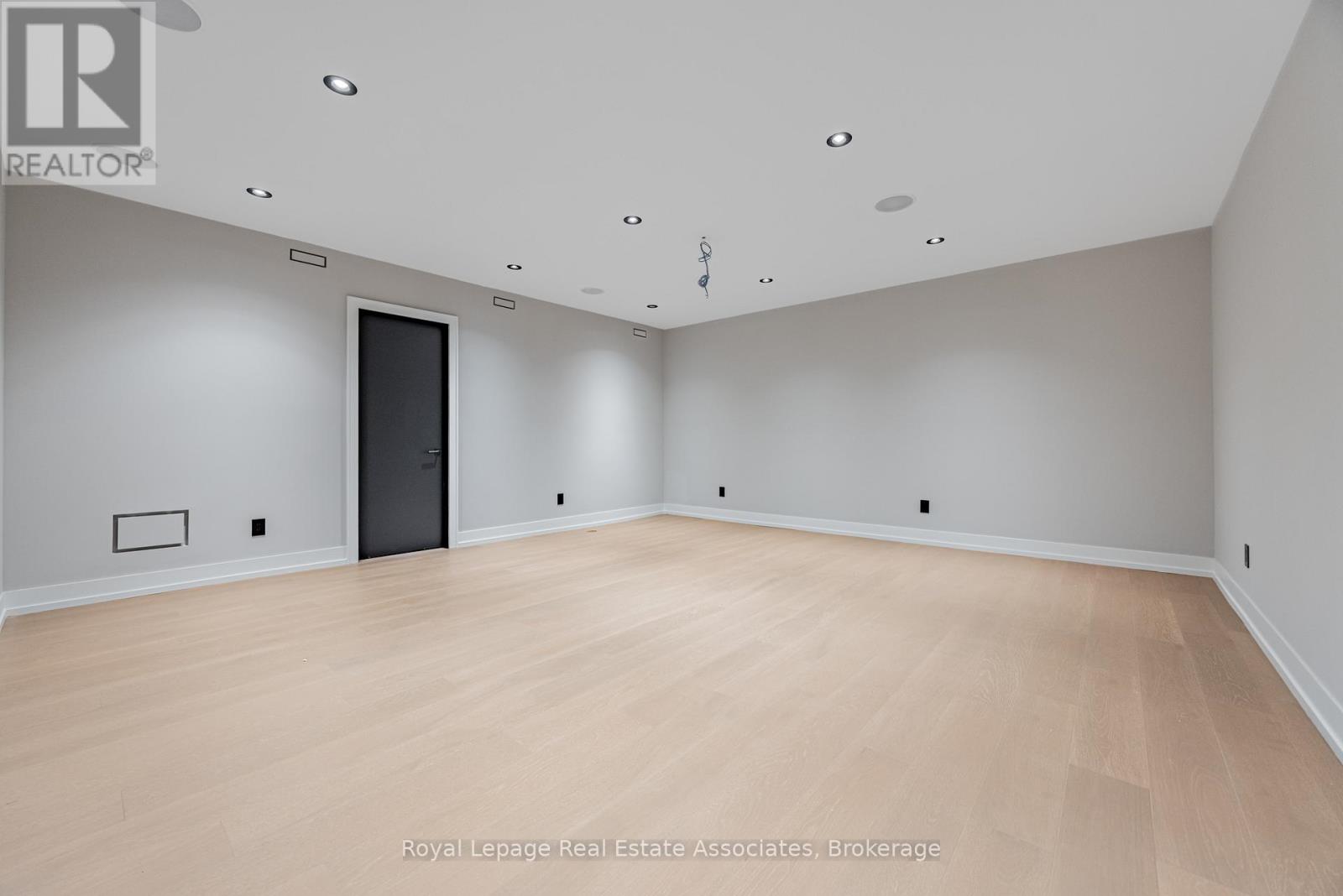 953 Halliday Avenue, Mississauga, Ontario  L5E 1P4 - Photo 33 - W12487767