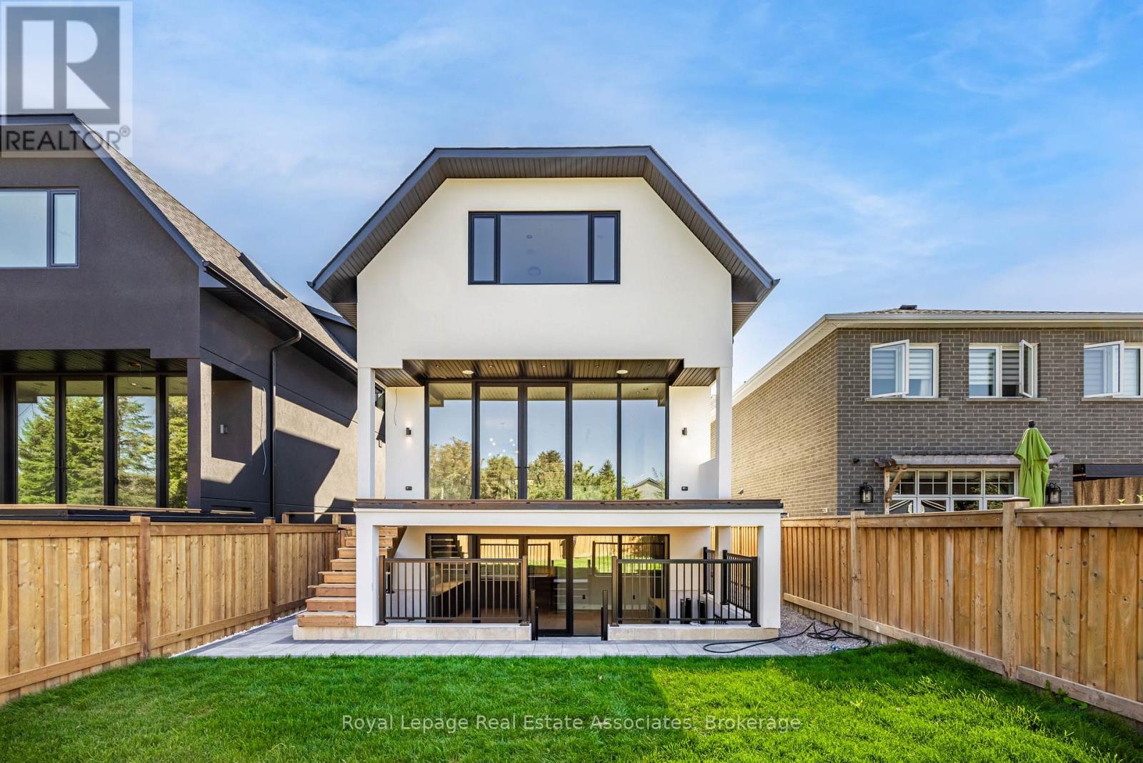 953 Halliday Avenue, Mississauga, Ontario  L5E 1P4 - Photo 35 - W12487767