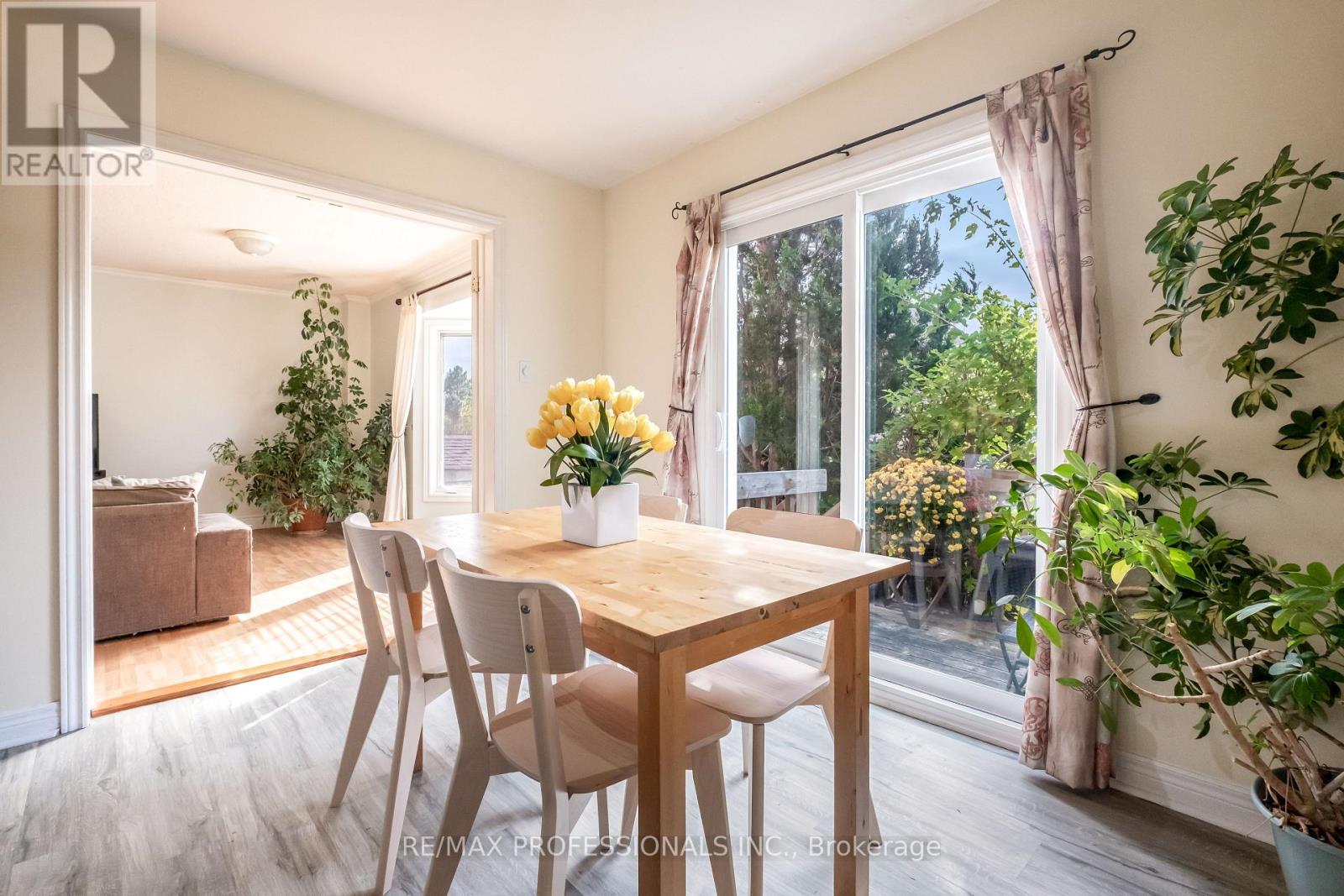 65 Hickorybush Avenue, Brampton, Ontario  L6R 1C8 - Photo 11 - W12487773