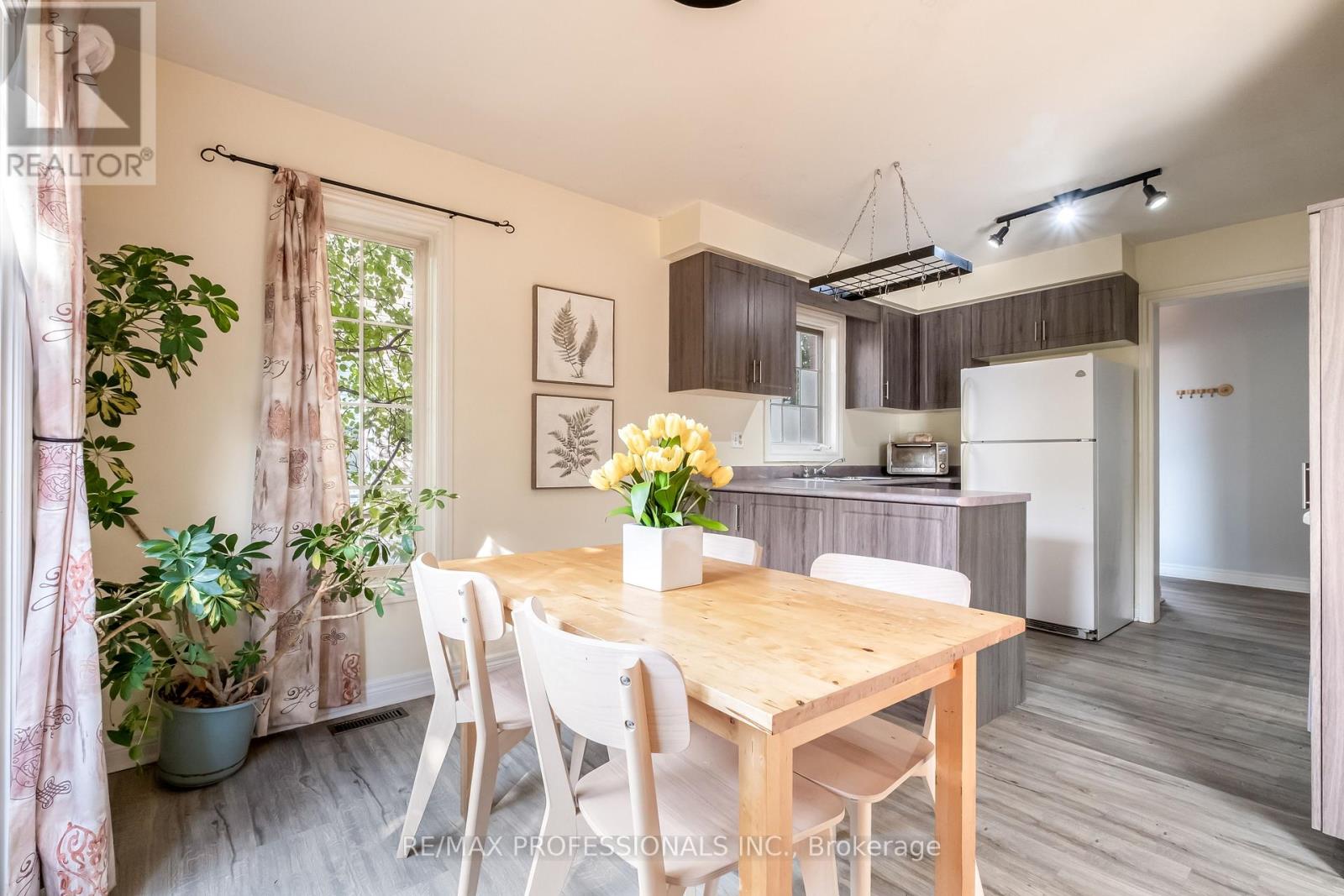 65 Hickorybush Avenue, Brampton, Ontario  L6R 1C8 - Photo 13 - W12487773