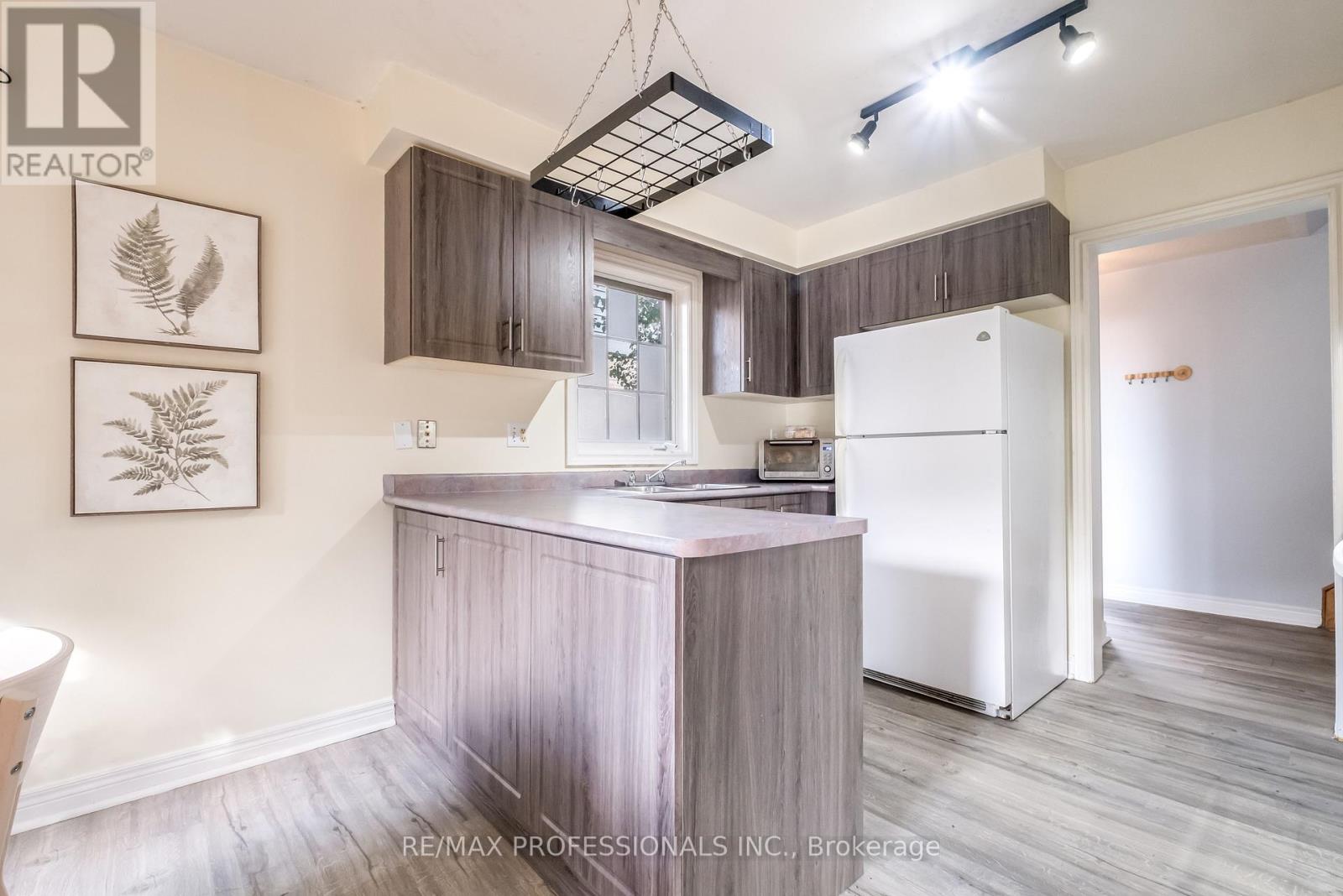 65 Hickorybush Avenue, Brampton, Ontario  L6R 1C8 - Photo 14 - W12487773