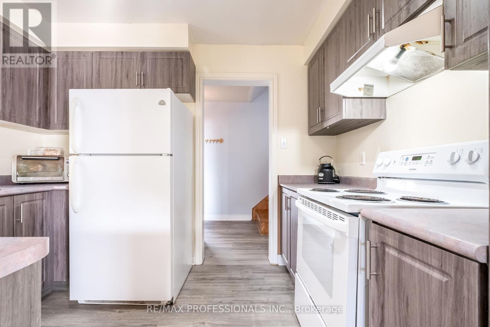 65 Hickorybush Avenue, Brampton, Ontario  L6R 1C8 - Photo 15 - W12487773