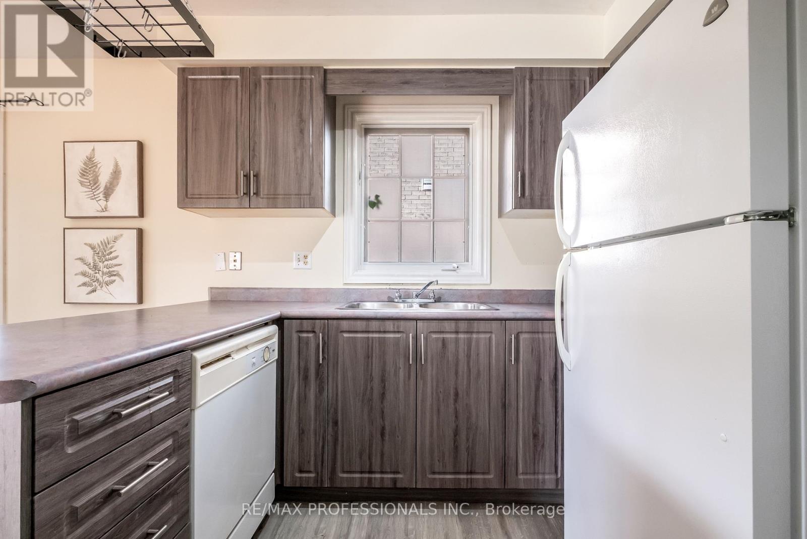 65 Hickorybush Avenue, Brampton, Ontario  L6R 1C8 - Photo 16 - W12487773