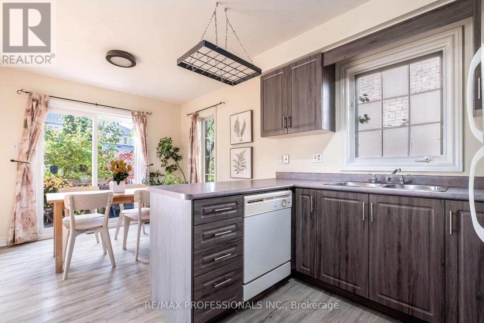 65 Hickorybush Avenue, Brampton, Ontario  L6R 1C8 - Photo 17 - W12487773