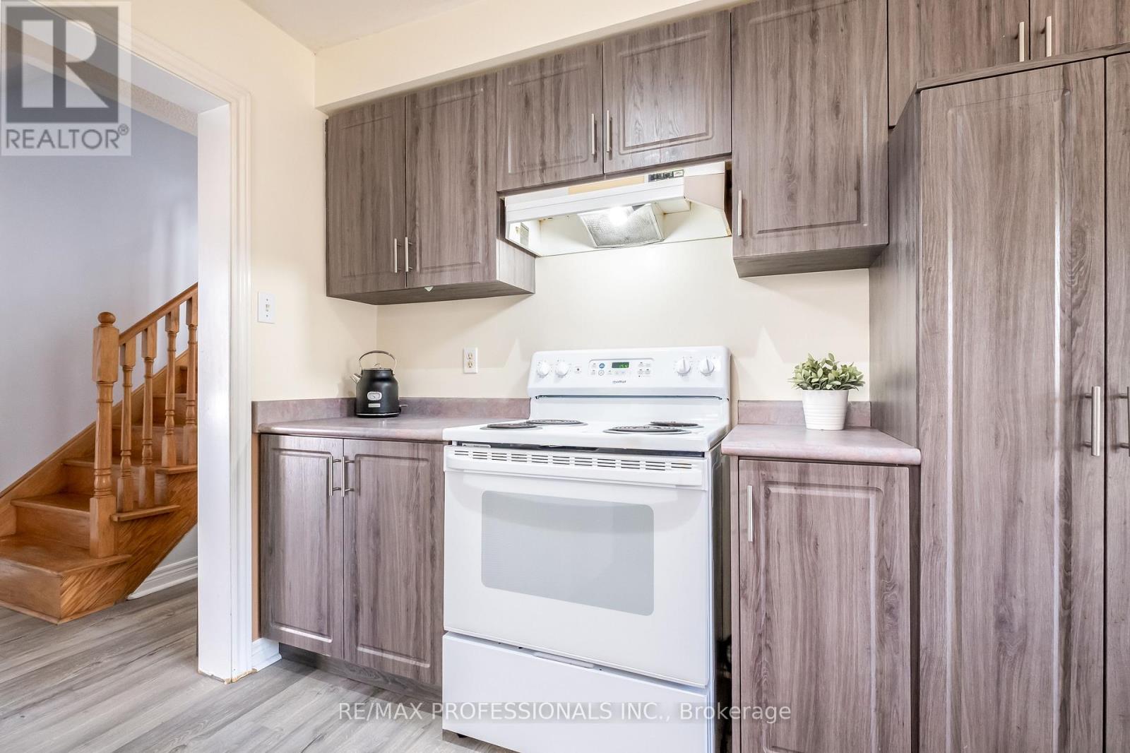 65 Hickorybush Avenue, Brampton, Ontario  L6R 1C8 - Photo 18 - W12487773