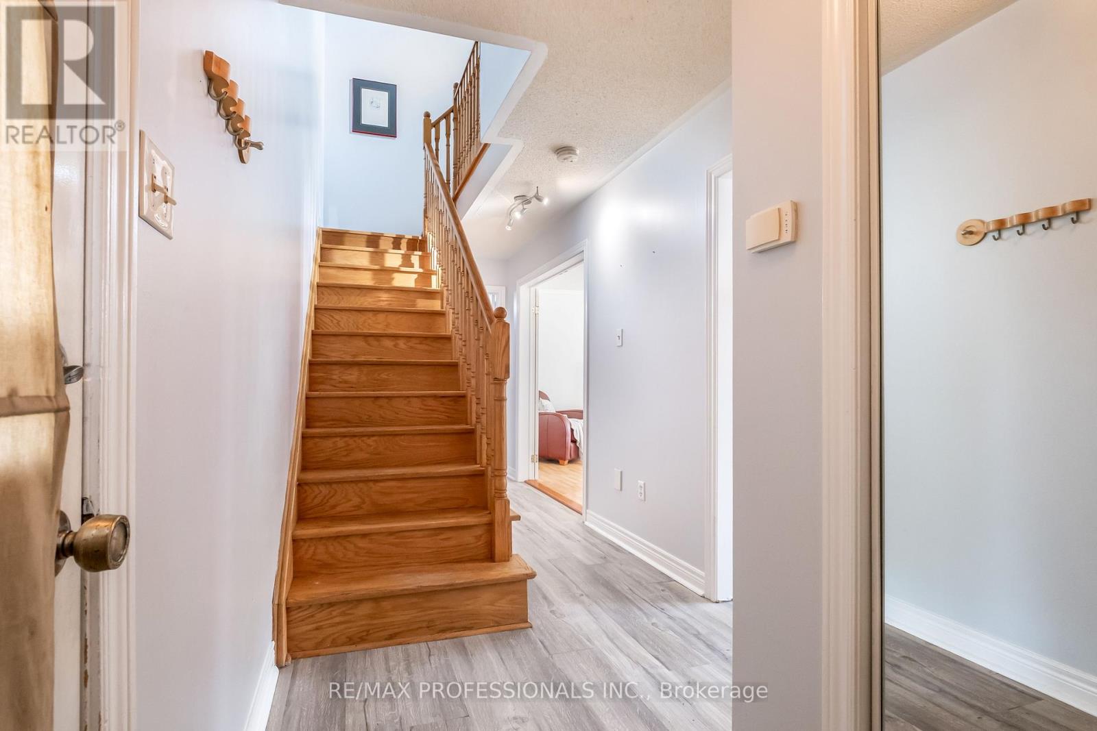 65 Hickorybush Avenue, Brampton, Ontario  L6R 1C8 - Photo 19 - W12487773