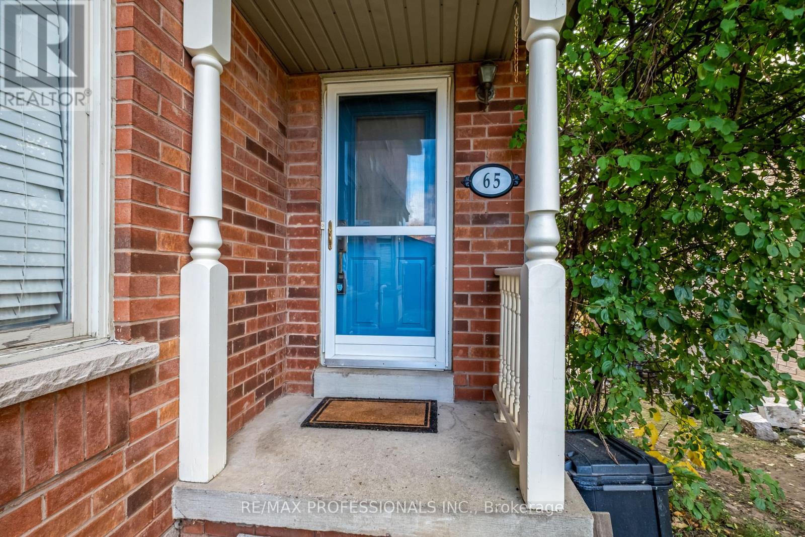 65 Hickorybush Avenue, Brampton, Ontario  L6R 1C8 - Photo 2 - W12487773