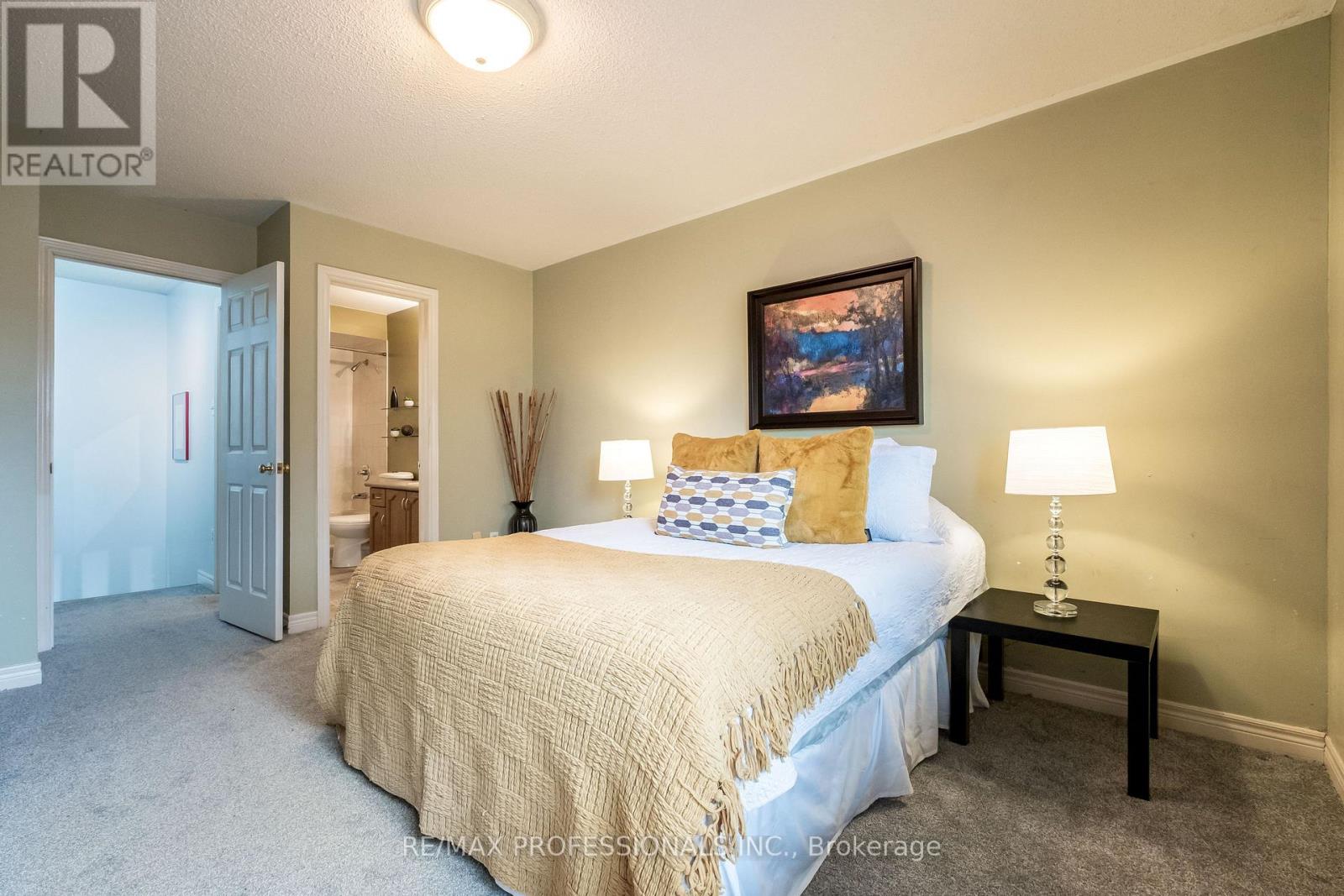 65 Hickorybush Avenue, Brampton, Ontario  L6R 1C8 - Photo 23 - W12487773