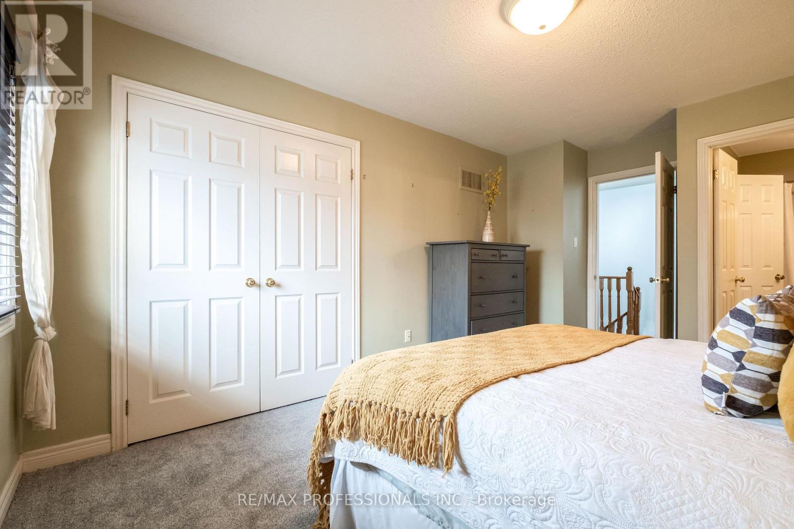 65 Hickorybush Avenue, Brampton, Ontario  L6R 1C8 - Photo 24 - W12487773