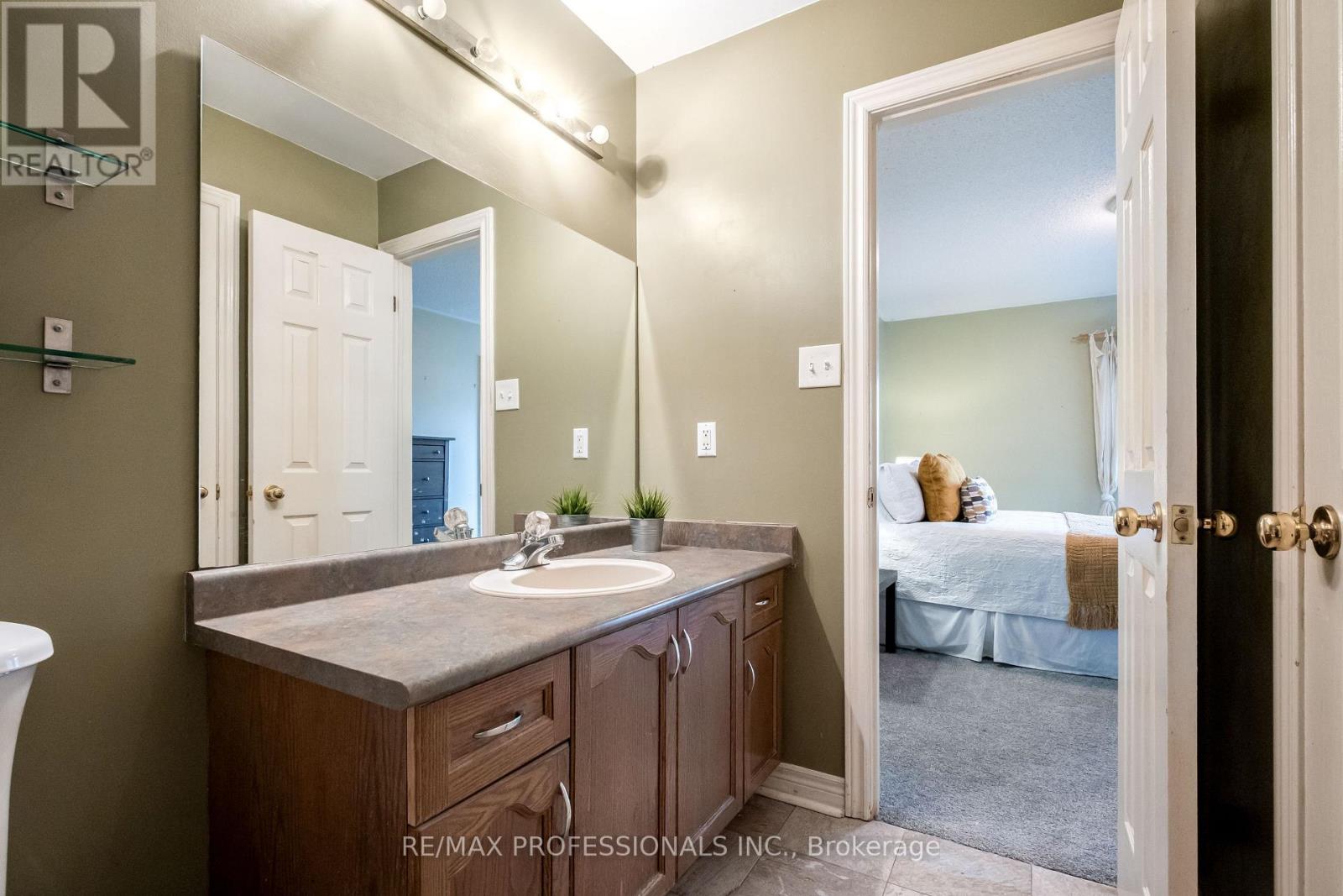 65 Hickorybush Avenue, Brampton, Ontario  L6R 1C8 - Photo 27 - W12487773