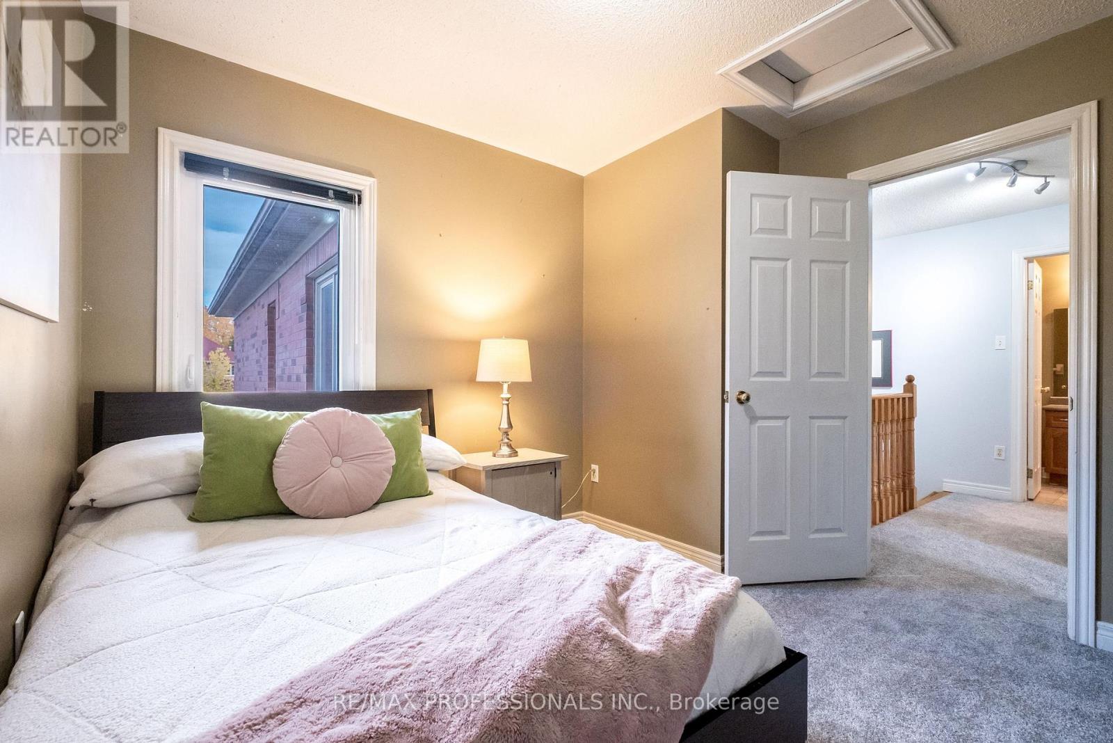 65 Hickorybush Avenue, Brampton, Ontario  L6R 1C8 - Photo 32 - W12487773