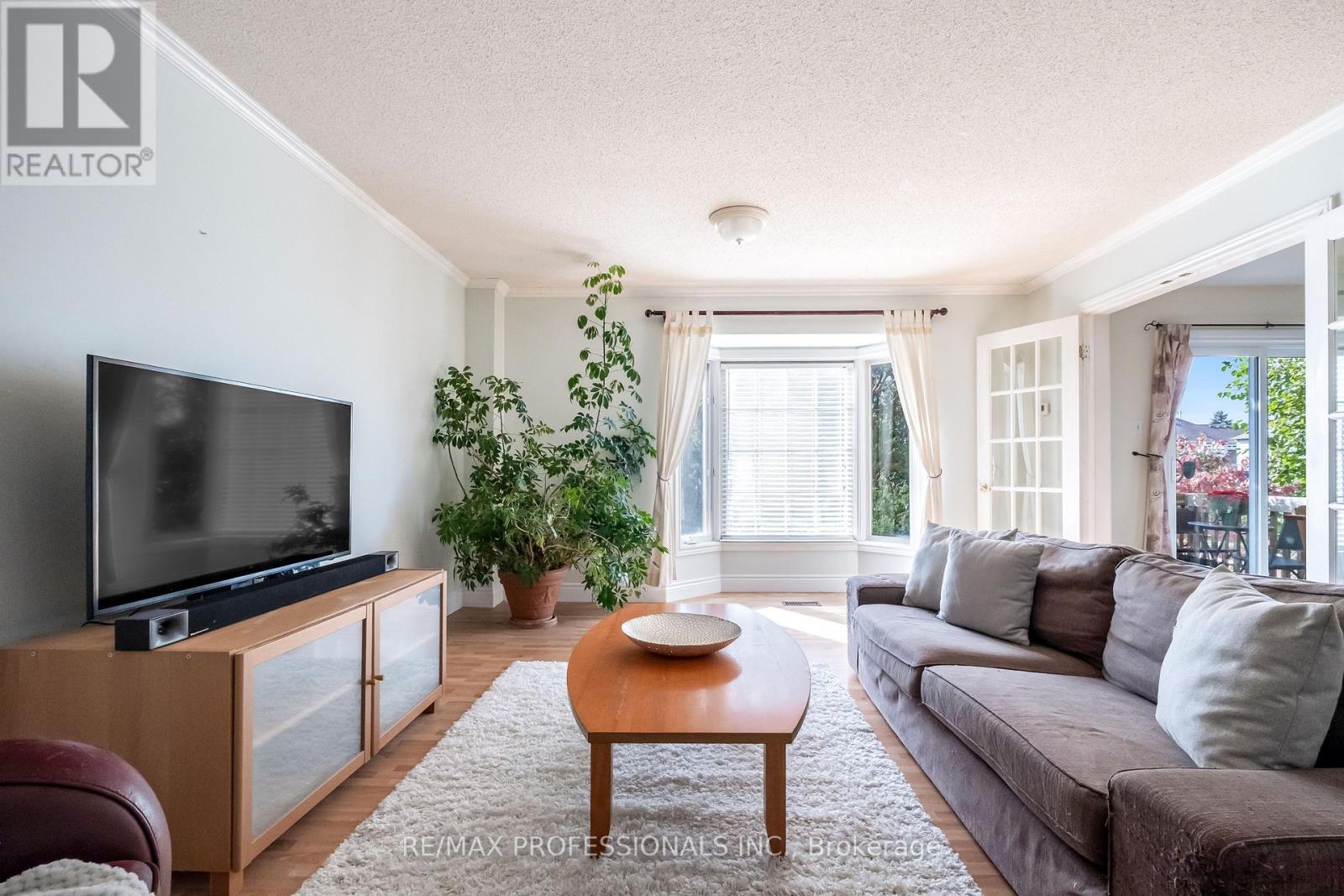 65 Hickorybush Avenue, Brampton, Ontario  L6R 1C8 - Photo 5 - W12487773