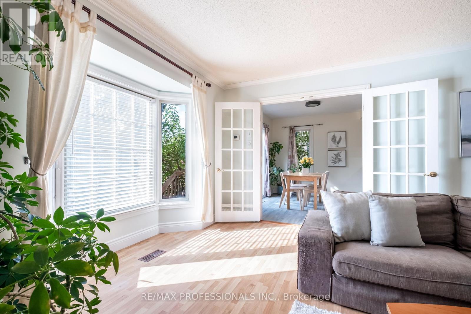 65 Hickorybush Avenue, Brampton, Ontario  L6R 1C8 - Photo 6 - W12487773