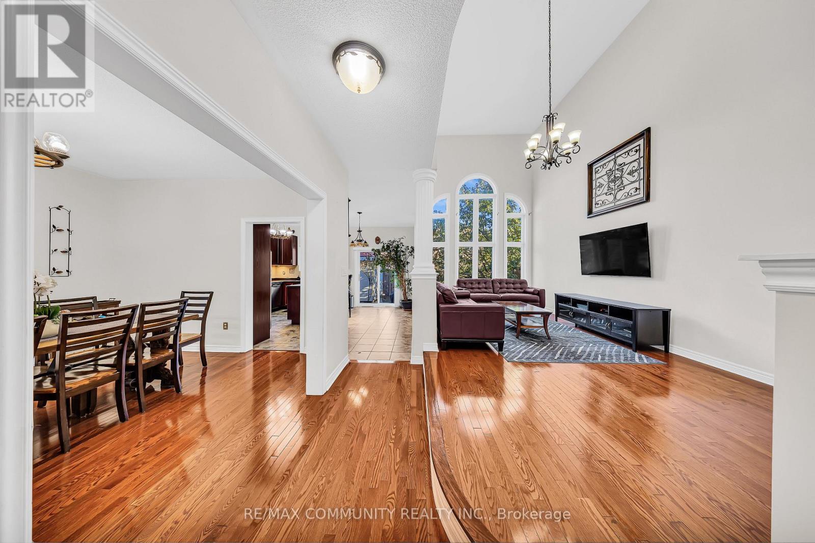 37 Denim Drive, Brampton, Ontario L6P 2R3 - Photo 10 - W12487780