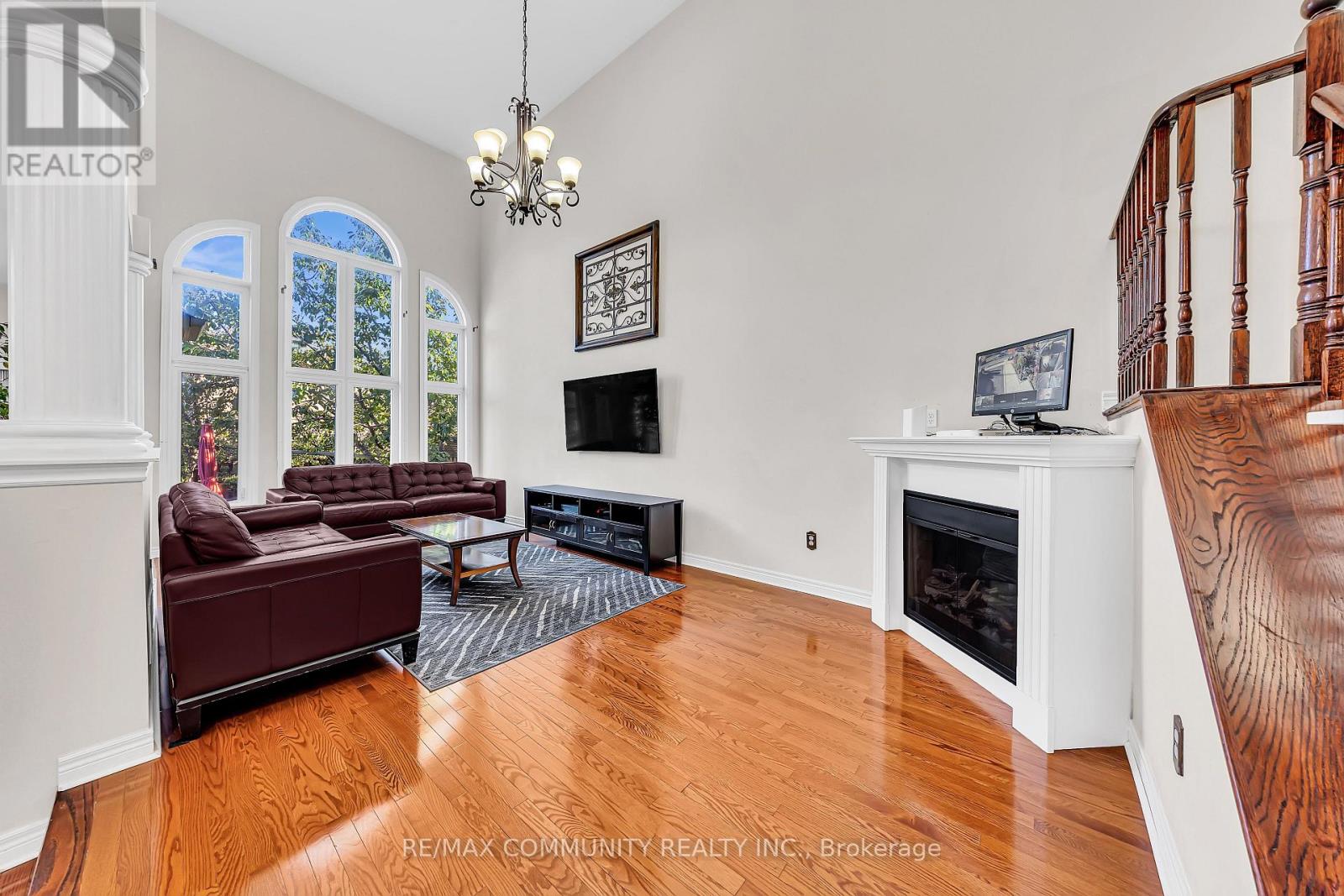 37 Denim Drive, Brampton, Ontario L6P 2R3 - Photo 11 - W12487780