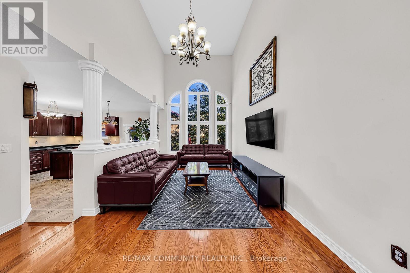 37 Denim Drive, Brampton, Ontario L6P 2R3 - Photo 12 - W12487780