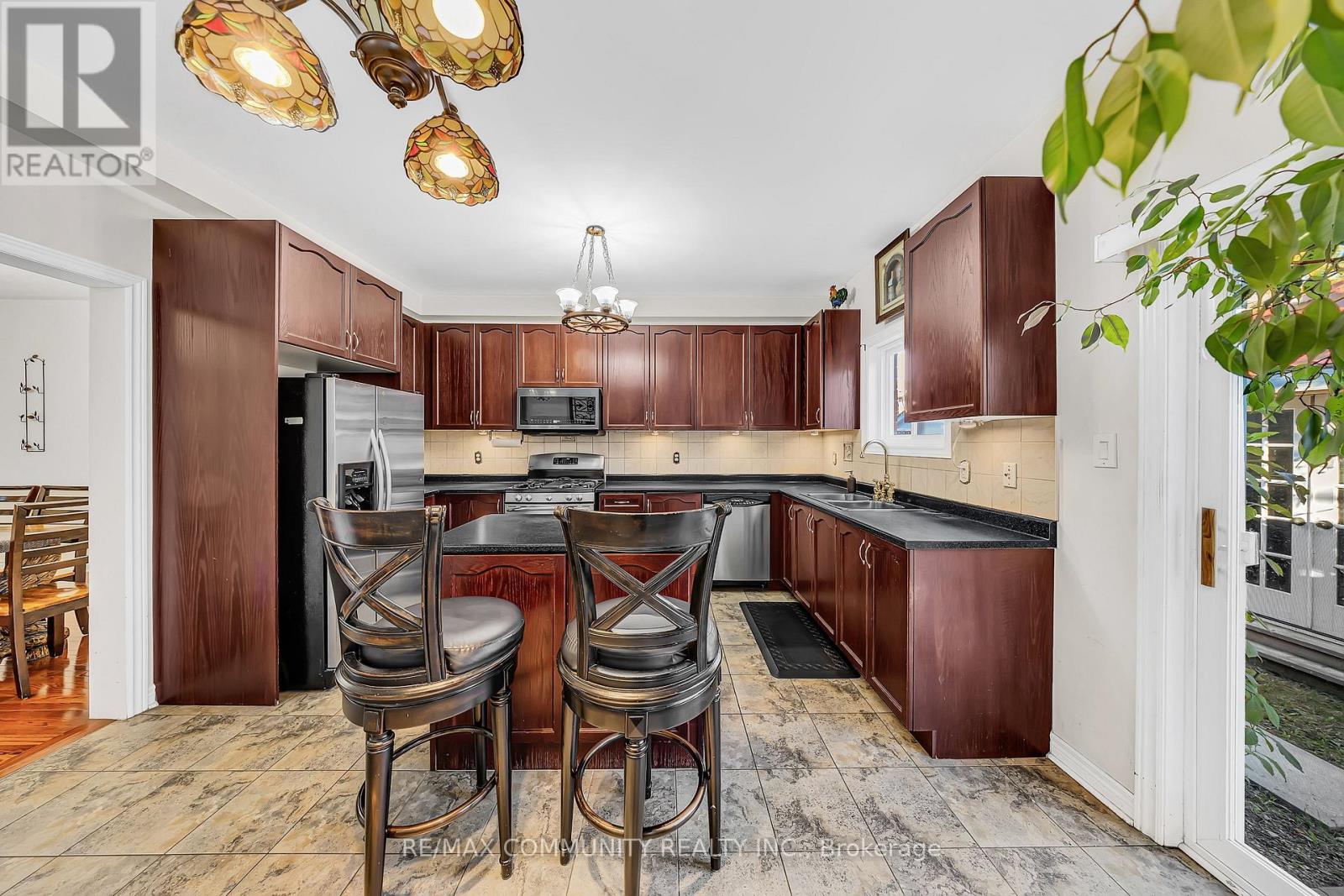 37 Denim Drive, Brampton, Ontario L6P 2R3 - Photo 17 - W12487780