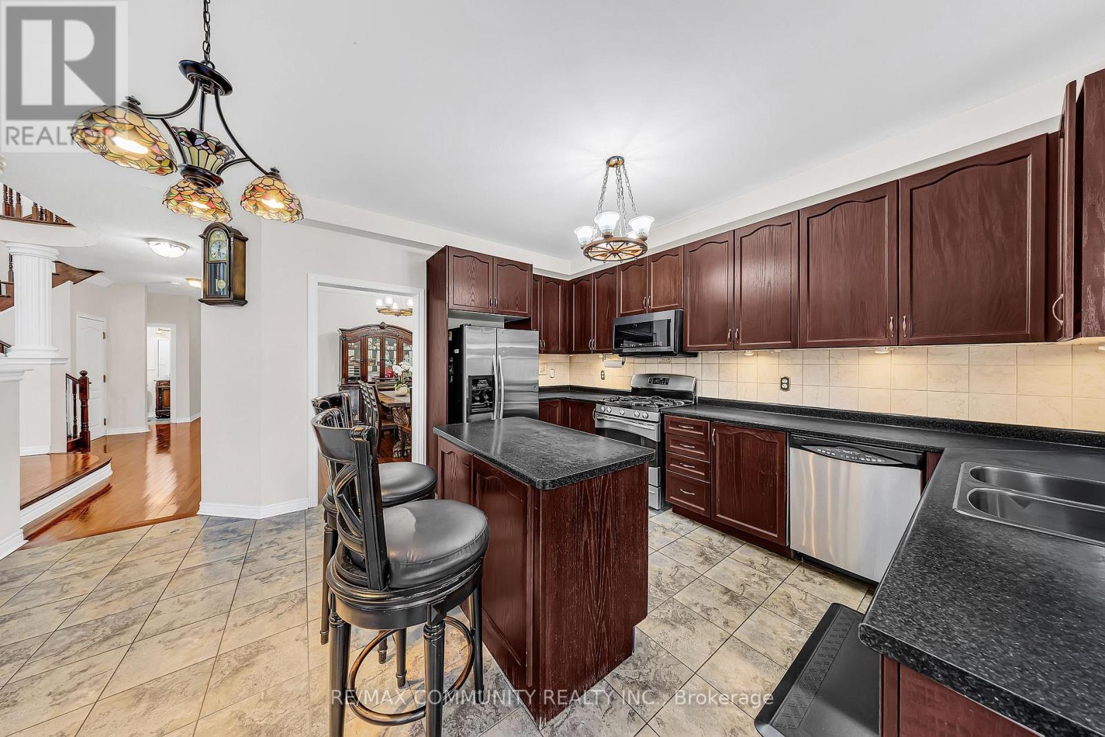 37 Denim Drive, Brampton, Ontario L6P 2R3 - Photo 18 - W12487780