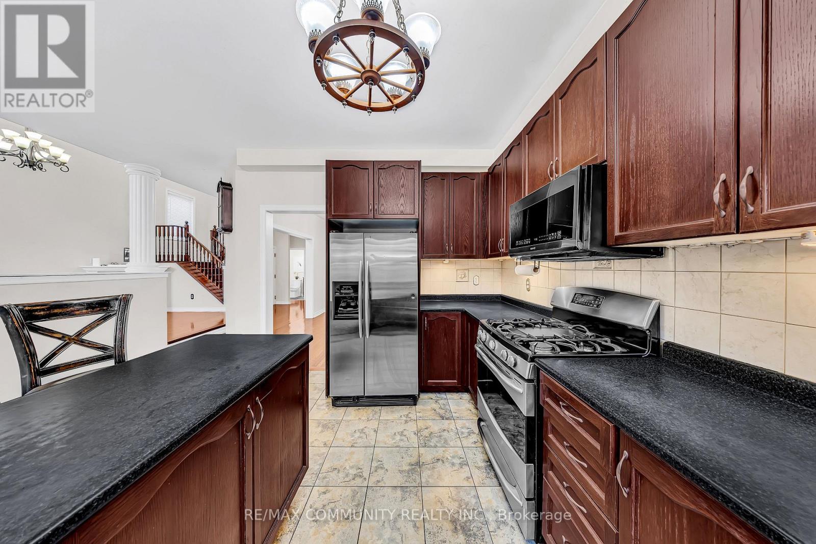 37 Denim Drive, Brampton, Ontario L6P 2R3 - Photo 19 - W12487780