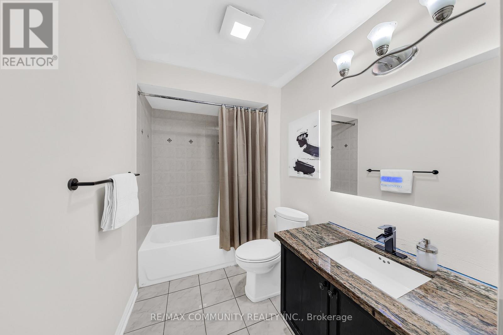 37 Denim Drive, Brampton, Ontario L6P 2R3 - Photo 29 - W12487780