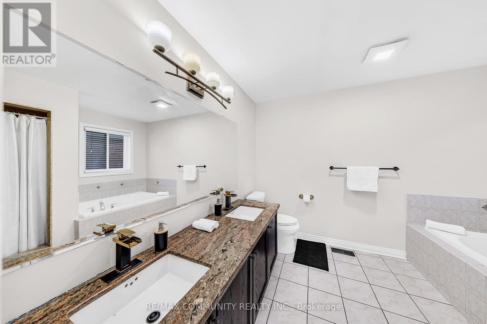 37 Denim Drive, Brampton, Ontario L6P 2R3 - Photo 33 - W12487780