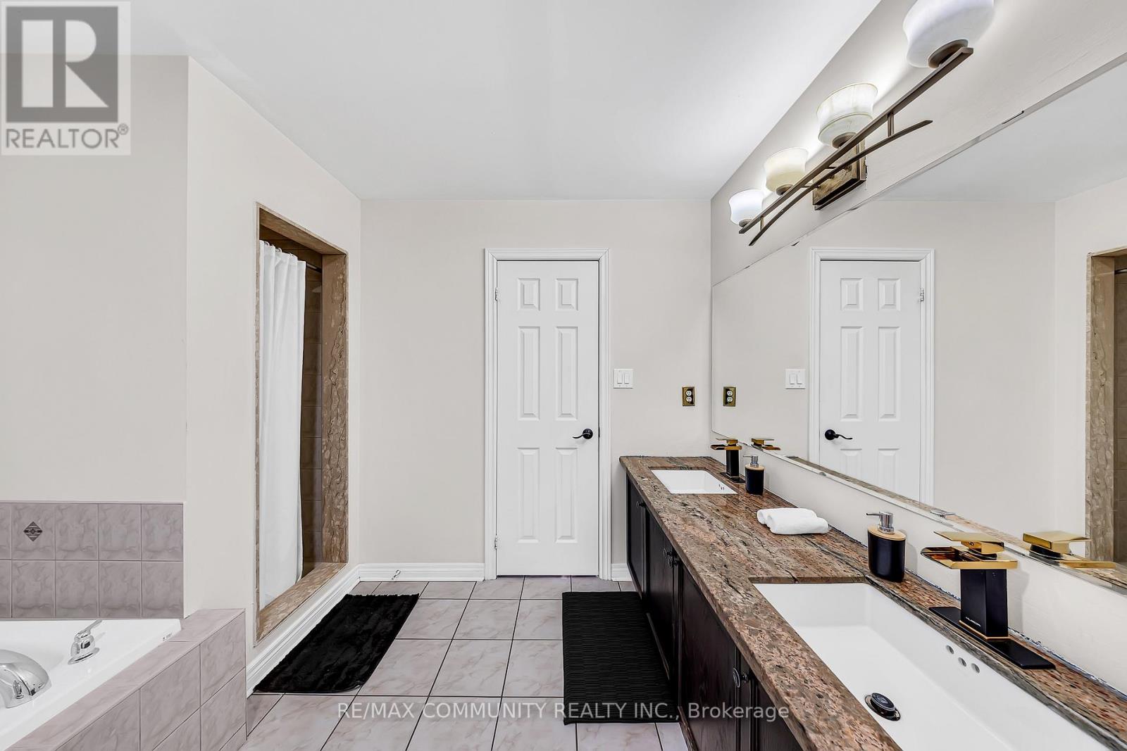 37 Denim Drive, Brampton, Ontario L6P 2R3 - Photo 34 - W12487780