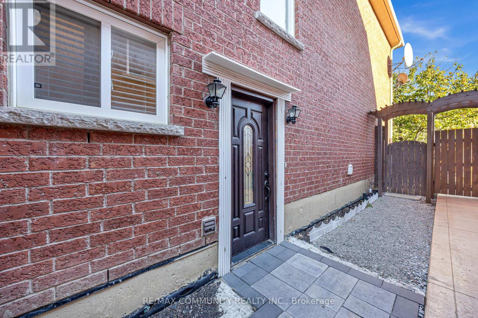 37 Denim Drive, Brampton, Ontario L6P 2R3 - Photo 36 - W12487780