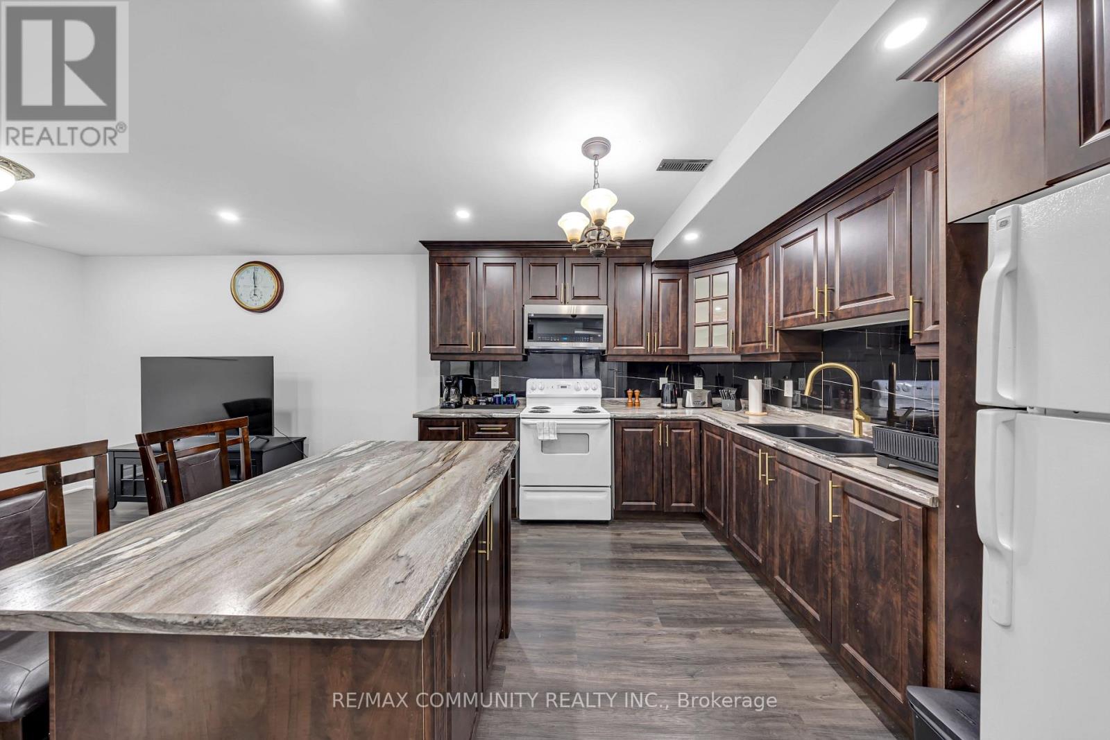 37 Denim Drive, Brampton, Ontario L6P 2R3 - Photo 38 - W12487780